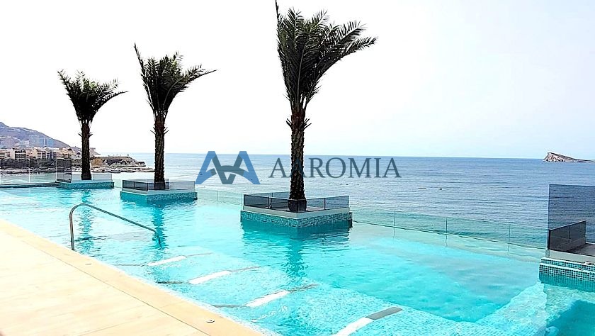 Apartamento de lujo con piscina infinita! - Benidorm